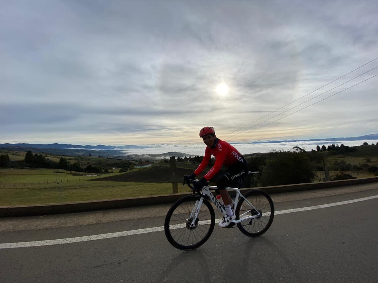 Atropellan al ciclista Nairo Quintana en Colombia