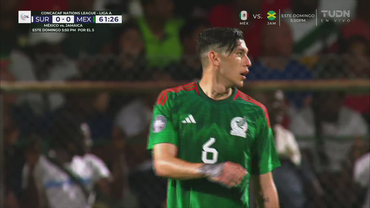 ¡No puede ser! Arteaga estaba solo, pero no supo definir de volea