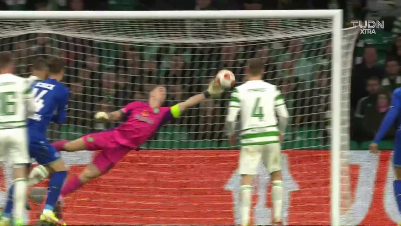 ¡TIRO ATAJADO! disparo por Patrik Schick.