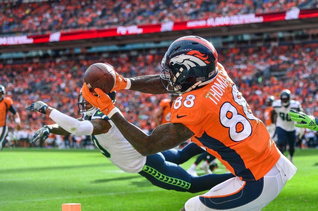 Pero en la siguiente serie ofensiva Denver no se quedó callado. Un 'balazo' de Keenum para Demaryius Thomas, un pase de cuatro yardas, derivó en una jugada que debió ser revisada.