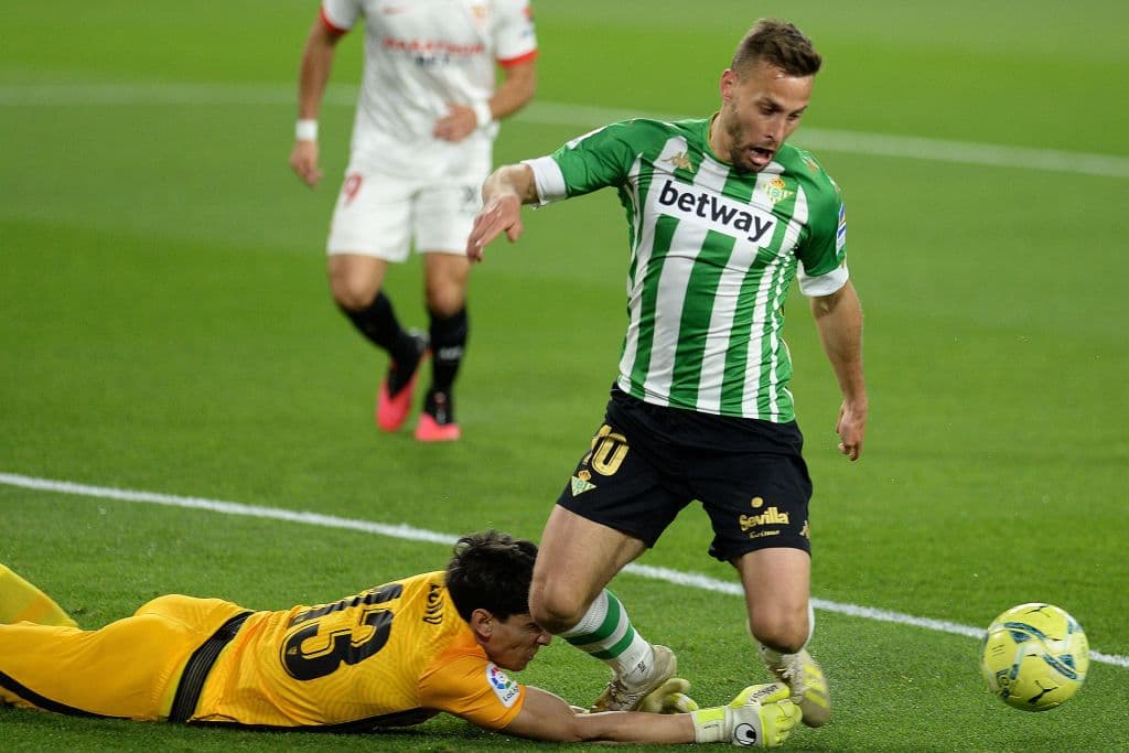 El Gran Derbi se lo lleva Sevilla por la mínima ante el Real Betis. El gol de la victoria fue por parte de Youssef En-Nesyri al minuto 27 del encuentro. Andrés Guardado fue titular durante el encuentro, mientras Diego Lainez permaneció en la banca.