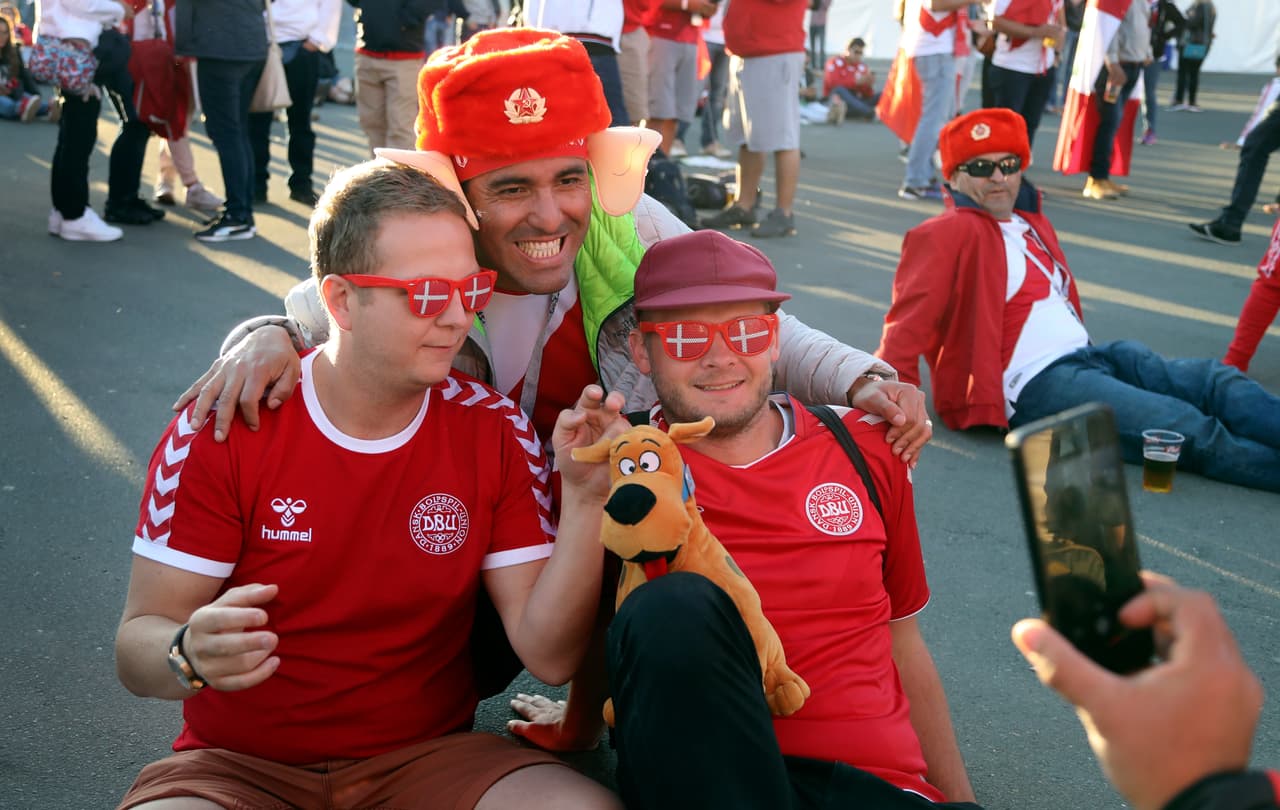 Perú y Dinamarca enmarcan con la pasión inca y el amor vikingo la colorida presencia y la fiesta de sus fanáticos en medio del partido del grupo C en el Mundial de Rusia 2018.
