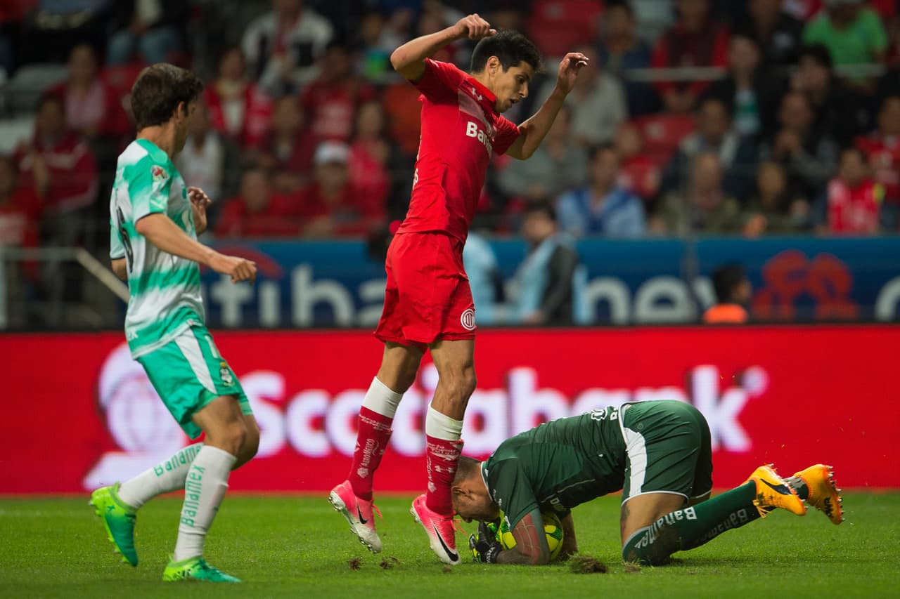 El tercer gol de Santos fue obra de Julio Furch al minuto 59. El resto del partido fue un monólogo santista.
