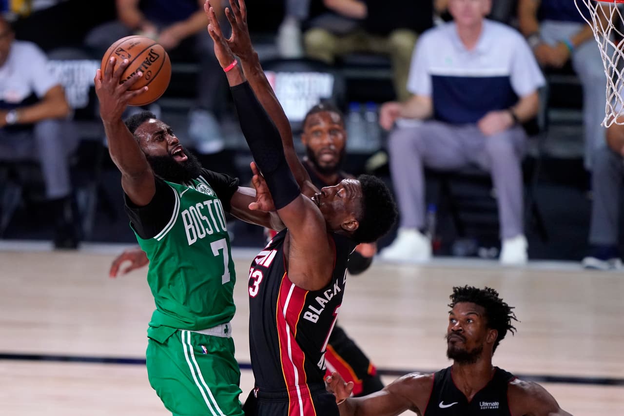 Los Boston Celtics ganan 117-106 y ponen la serie 2-1 | Borraron en tres cuartos al Miami Heat y se ponen a un juego de igualar la Final de Conferencia. | Bam Adebayo, Jaylen Brown y Jayson Tatum fueron los máximos anotadores del partido.