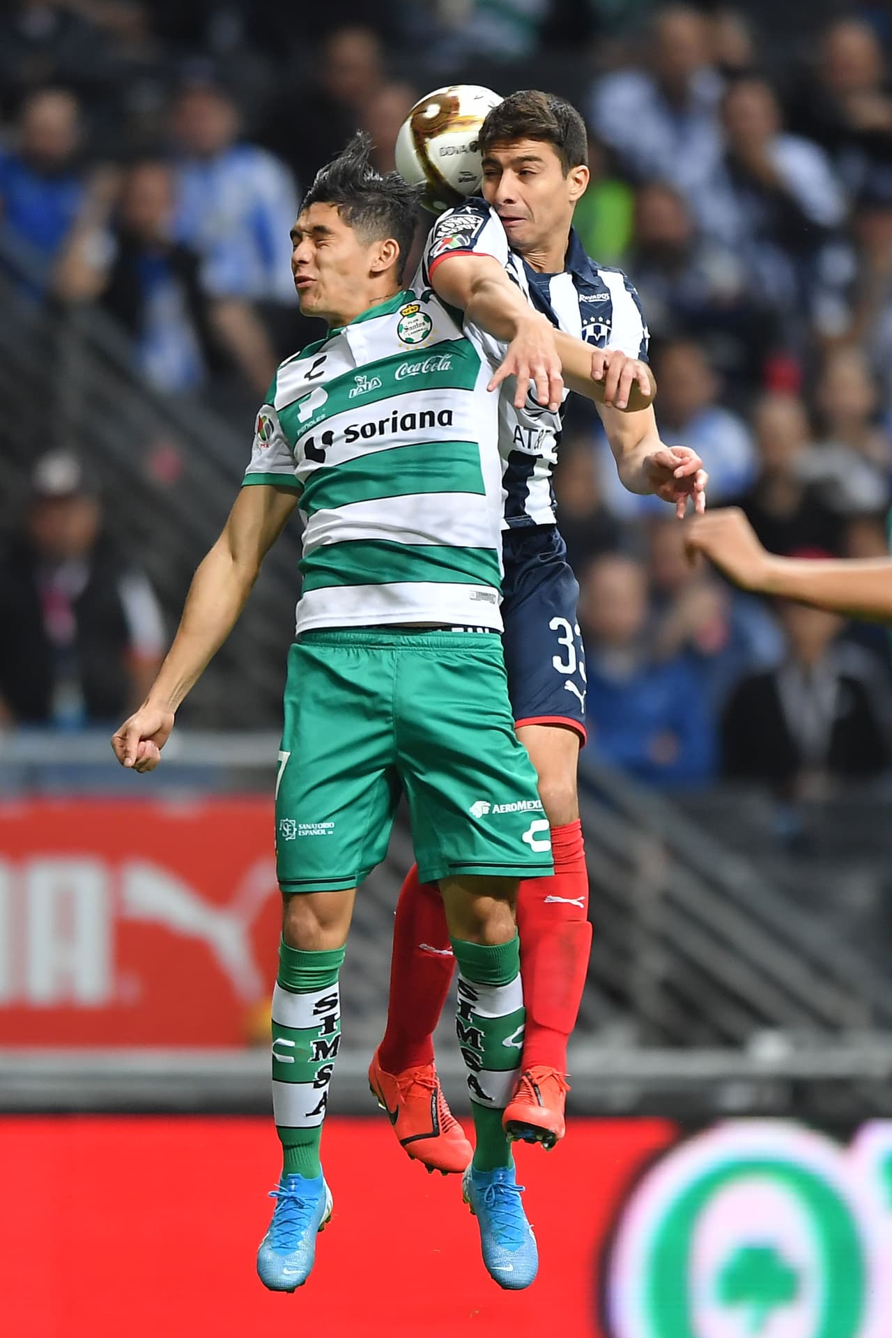 Con goles de Dorlan Pavón (2 y 85), Nicolás Sánchez (8), autogol de Gerardo Arteaga (54) y gol de penal de Vincent Janssen (70), Monterrey golea y pone un pie en las semifinales del Apertura 2019.