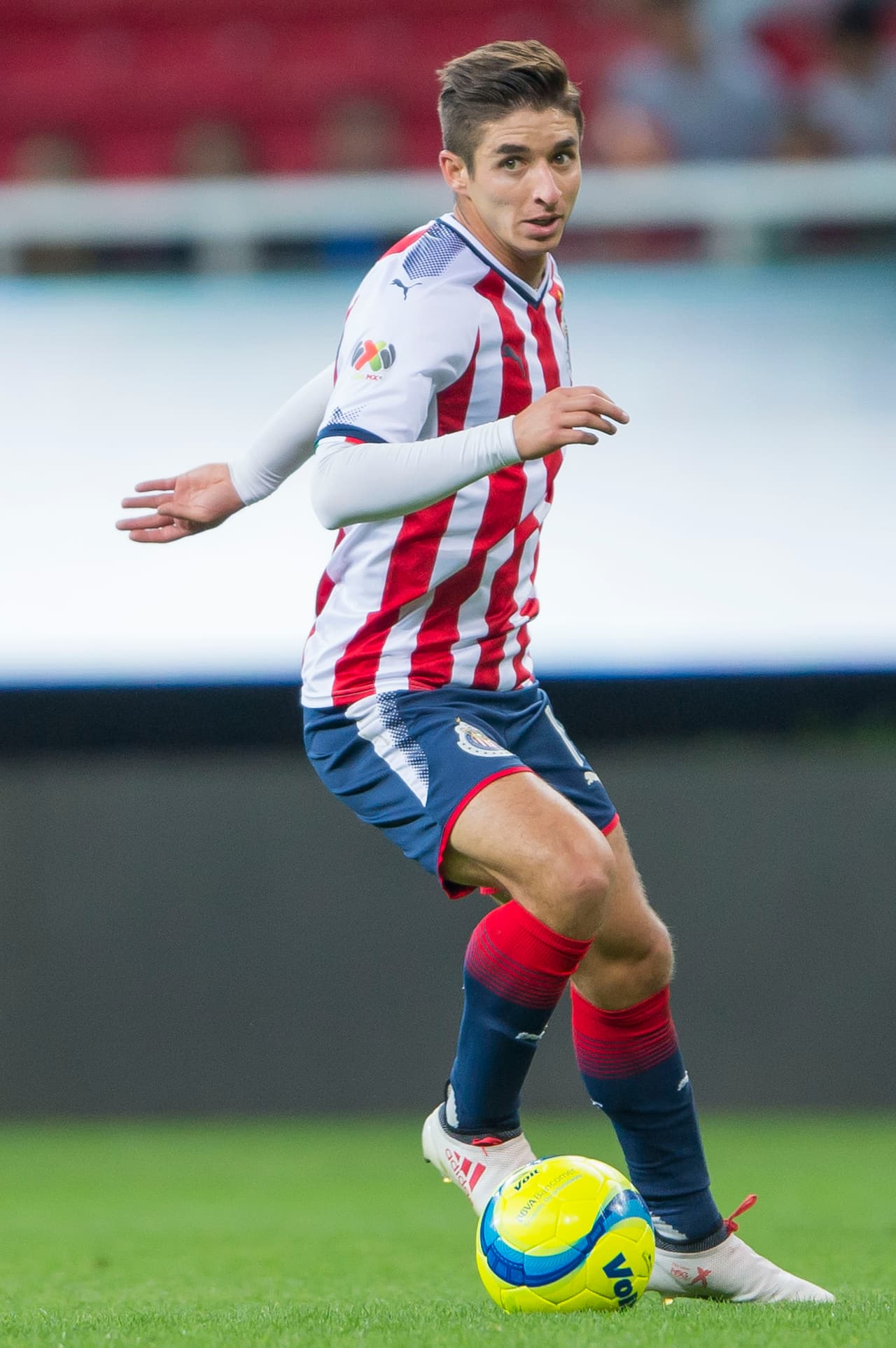 <b>9. Isaac Brizuela (Chivas) - </b>685,000 seguidores en
<a href="https://twitter.com/brizuela27_cone">@<b>brizuela27_cone</b></a>