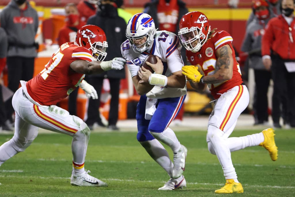 Patrick Mahomes tiene un partido sin errores Kansas City vence 24-38 en casa fente a los Buffalo Bills.