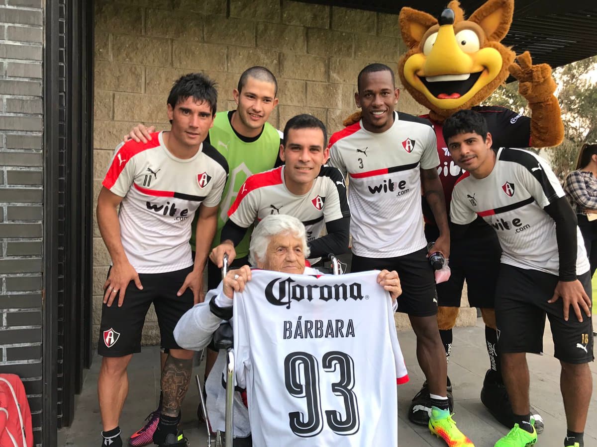 Dañoa Bárbara con los jugadores Rojinegros.