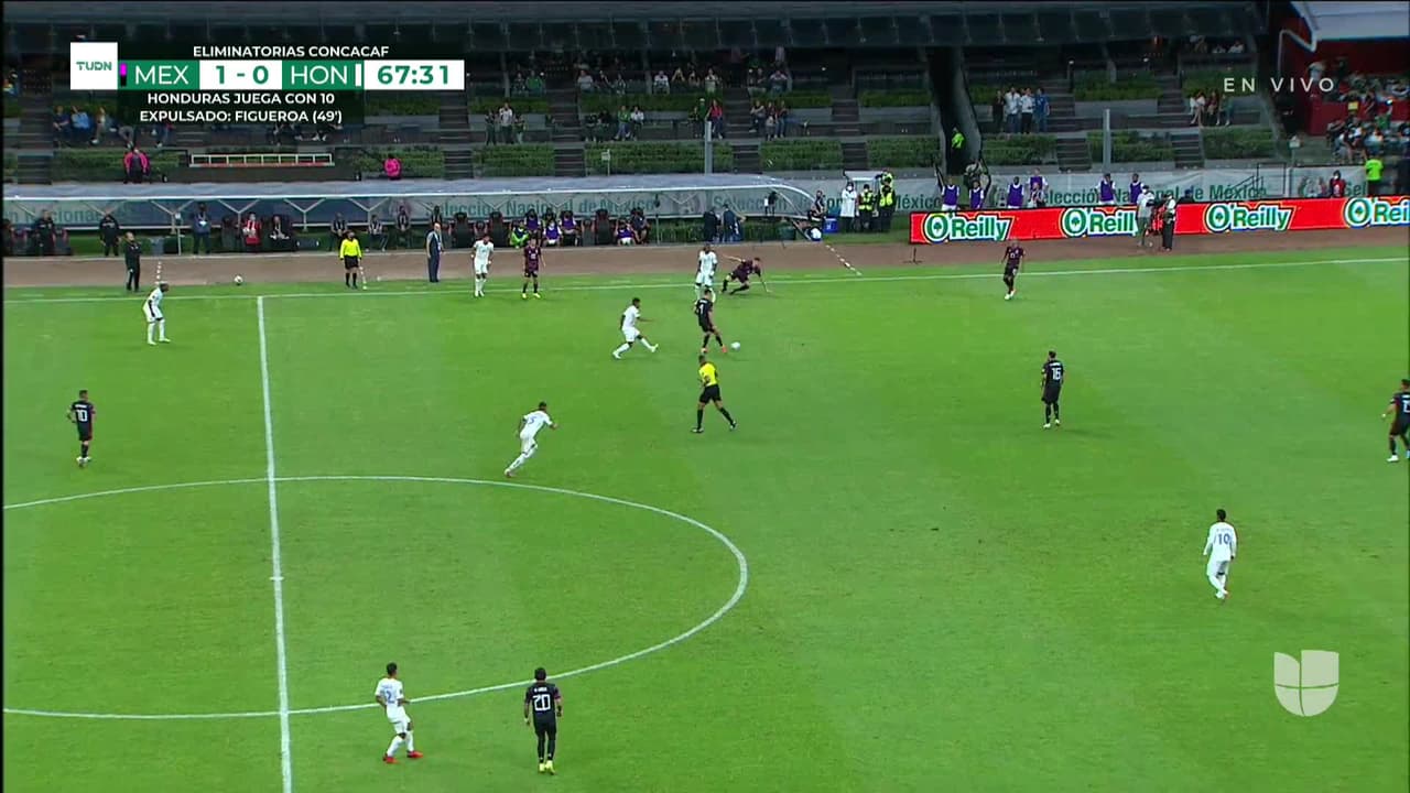 ¡TIRO ATAJADO! disparo por Hirving Lozano.