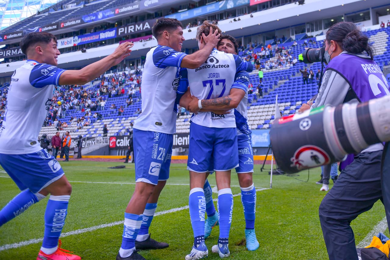 La Franja celebrada el primer gol del juego.