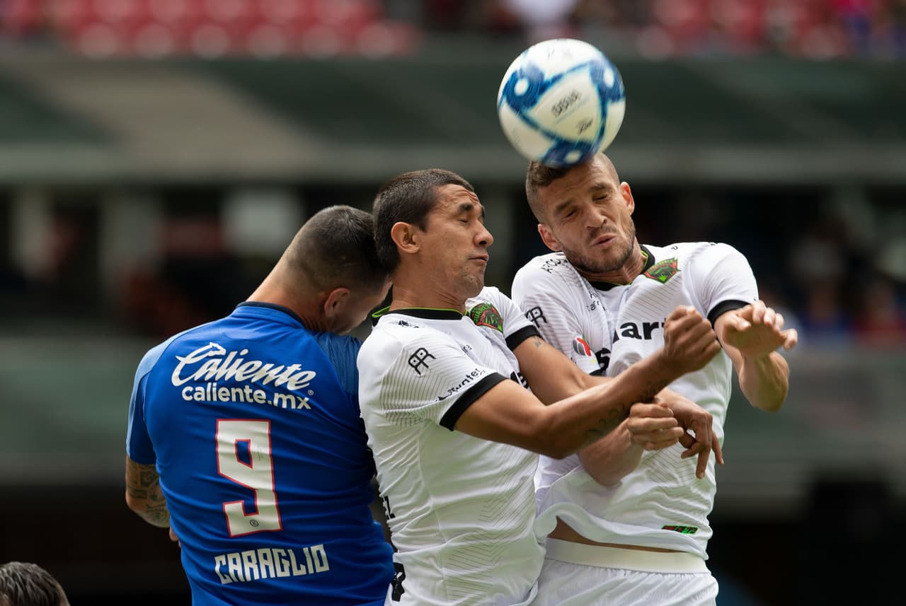 Al descanso, en un encuentro nivelado y con escasas oportunidades, el empate sin goles prevalecía. 
<br>