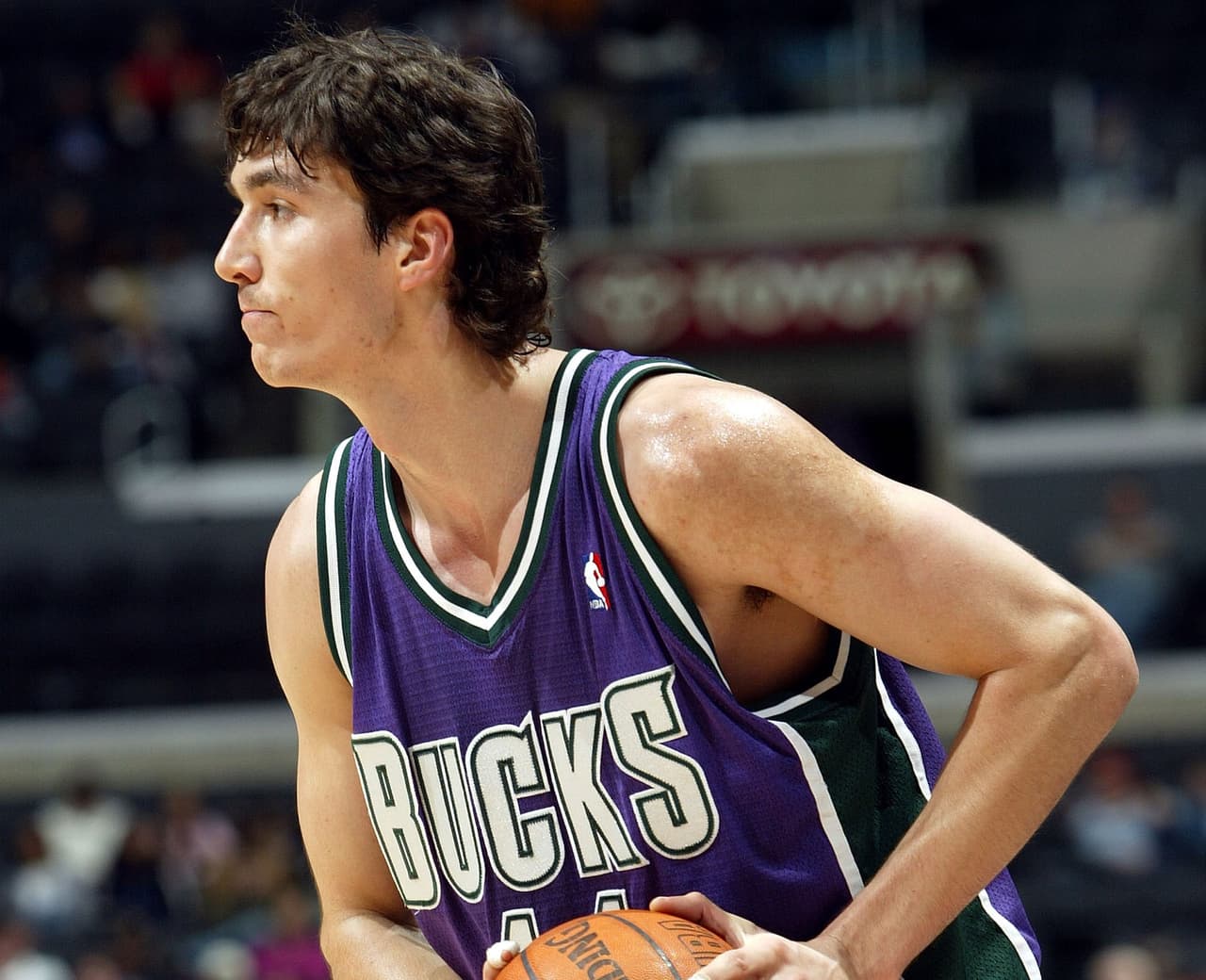 Jiri Welsch (República Checa) - Su carrera fue de 20 años y de ellos jugó cuatro en la NBA con Golden State Warrios, Boston Celtics, Cleveland Cavaliers y Milwaukee Bucks. Luego regresó a Europa para retirarse en el B.K. J.I.P. Pardubice de su país.