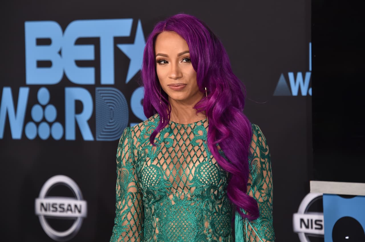 6. Sasha Banks (luchadora de WWE): esta peleadora ha sido campeona mundial y es apodada "La Jefa"en la empresa de entretenimiento deportivo.