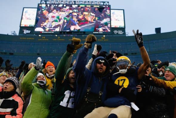 Los Packers lograron una importante victoria ante los Philadelphia Eagles 53-20 para mantenerse  en la lucha por la cima de la Norte NFC.