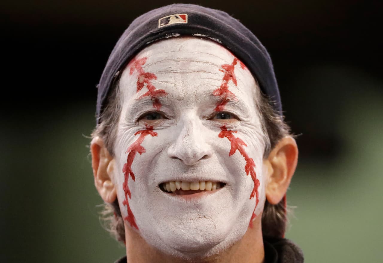 Los seguidores locales demostraron que llevan en estos días el béisbol en la piel, en un sentimiento lleno de alegría y de ilusión.