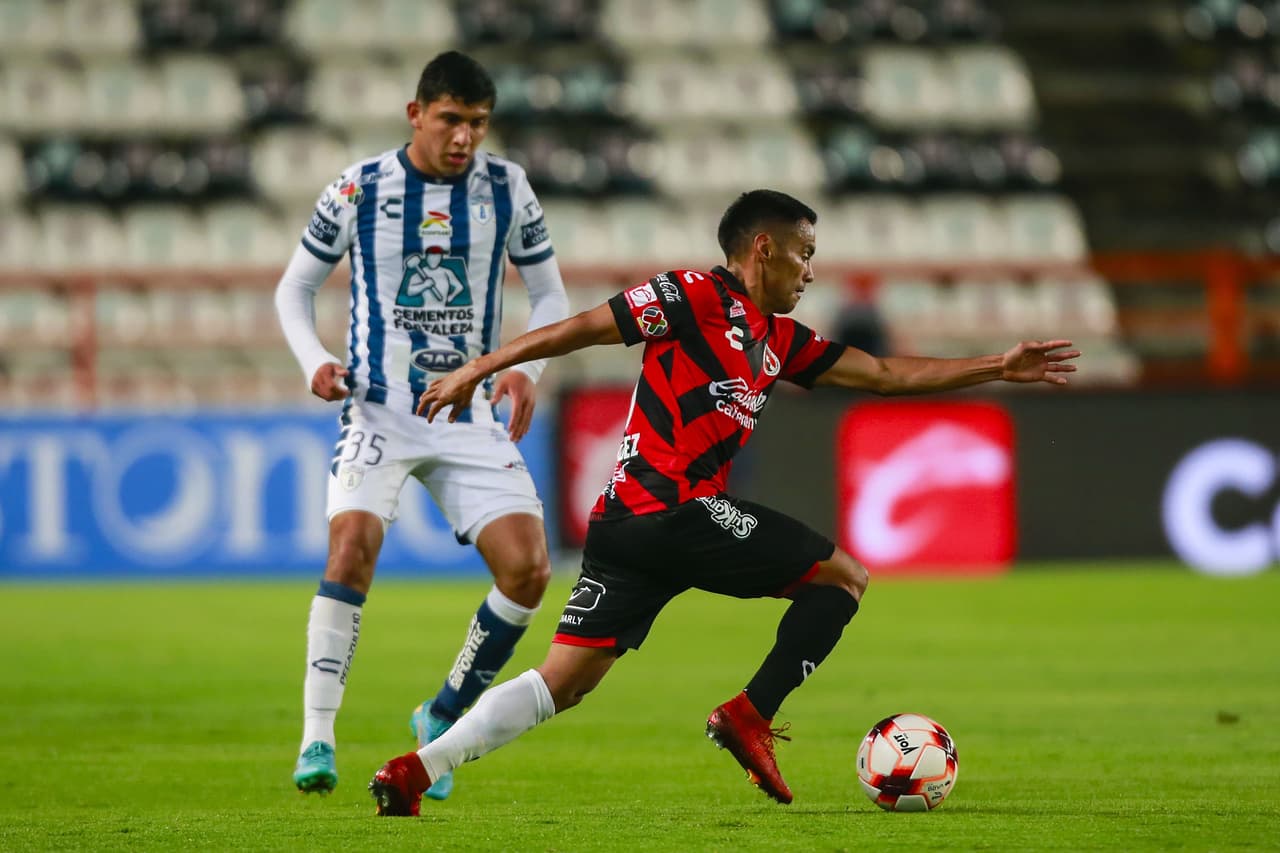 Pachuca perdonó a Xolos y hasta se dio el lujo de fallar un penal por conducto de Nico Ibáñez. El punto le alcanzó para recuperar el liderato por la diferencia de goles.