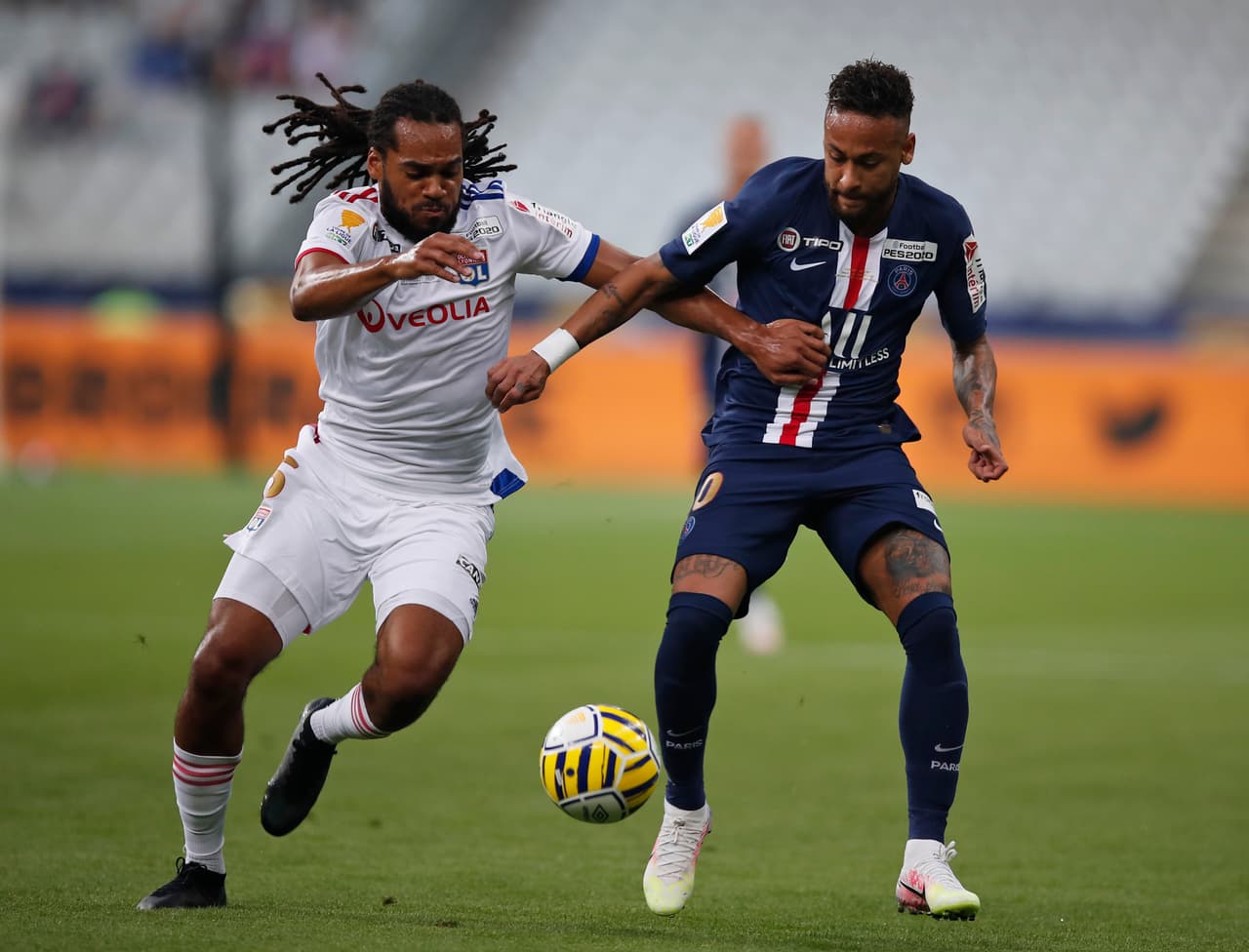 Ambas escuadras se fueron al frente los primeros minutos. Todo indicaba que sería un juego de ida y vuelta.