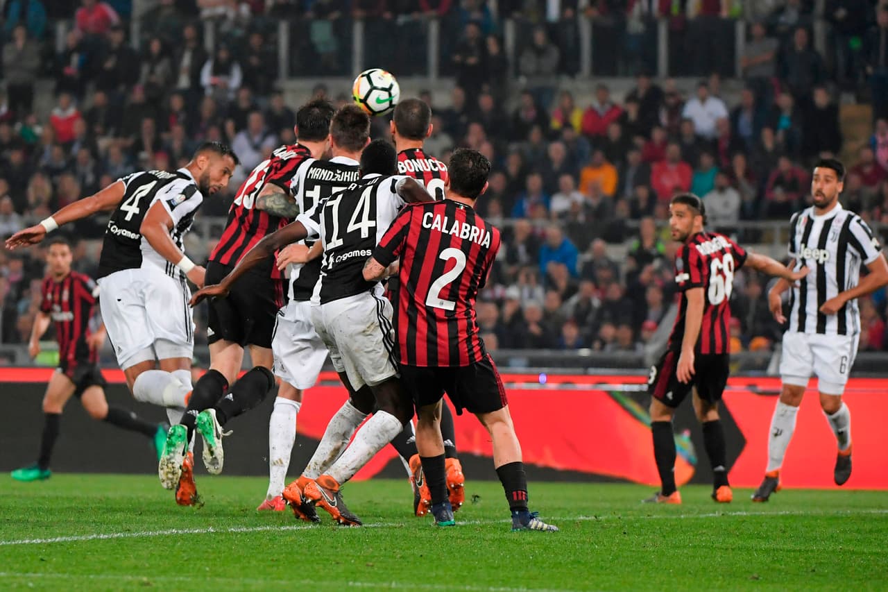 En el minuto 56 llegó el primer gol del partido con este cabezazo de Mehdi Benatia.