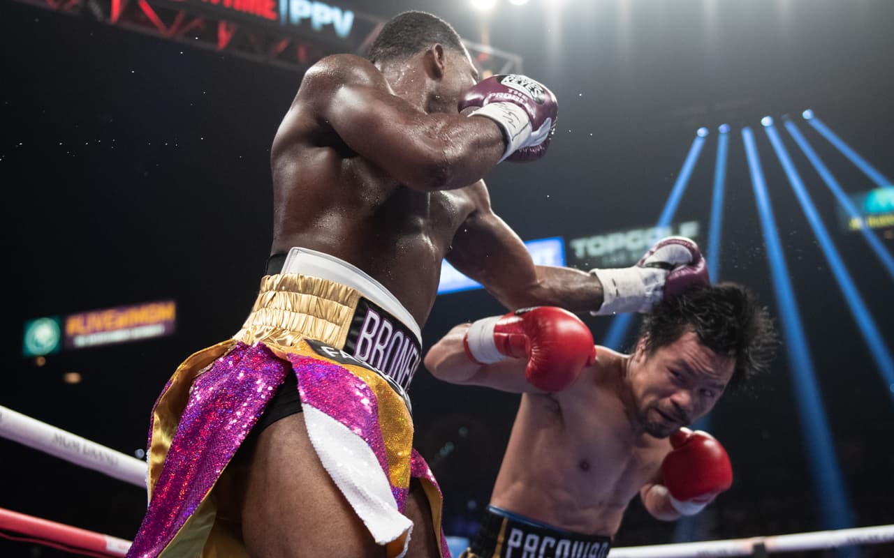 Manny Pacquiao se llevó la decisión unánime de los jueces con puntaje de 17-111, 116-112 x2. De esta forma retuvo su título mundial wélter de la AMB.