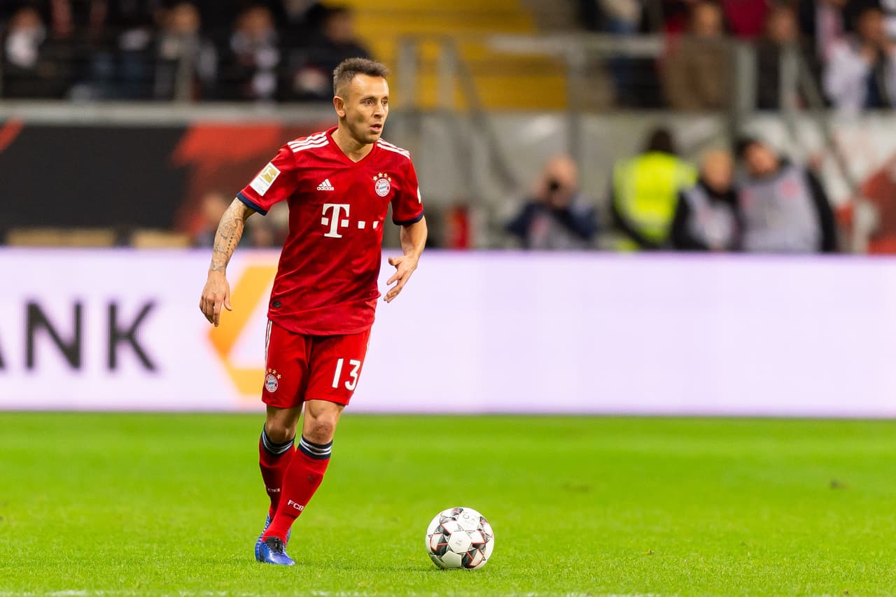 A sus 33 años es posible que 
<b>Rafinha</b> (Bayern) comience a pensar en la recta final de su carrera, por lo que en Alemania comentan que podría regresar a su país con el Flamengo, Sao Paulo o Inter.