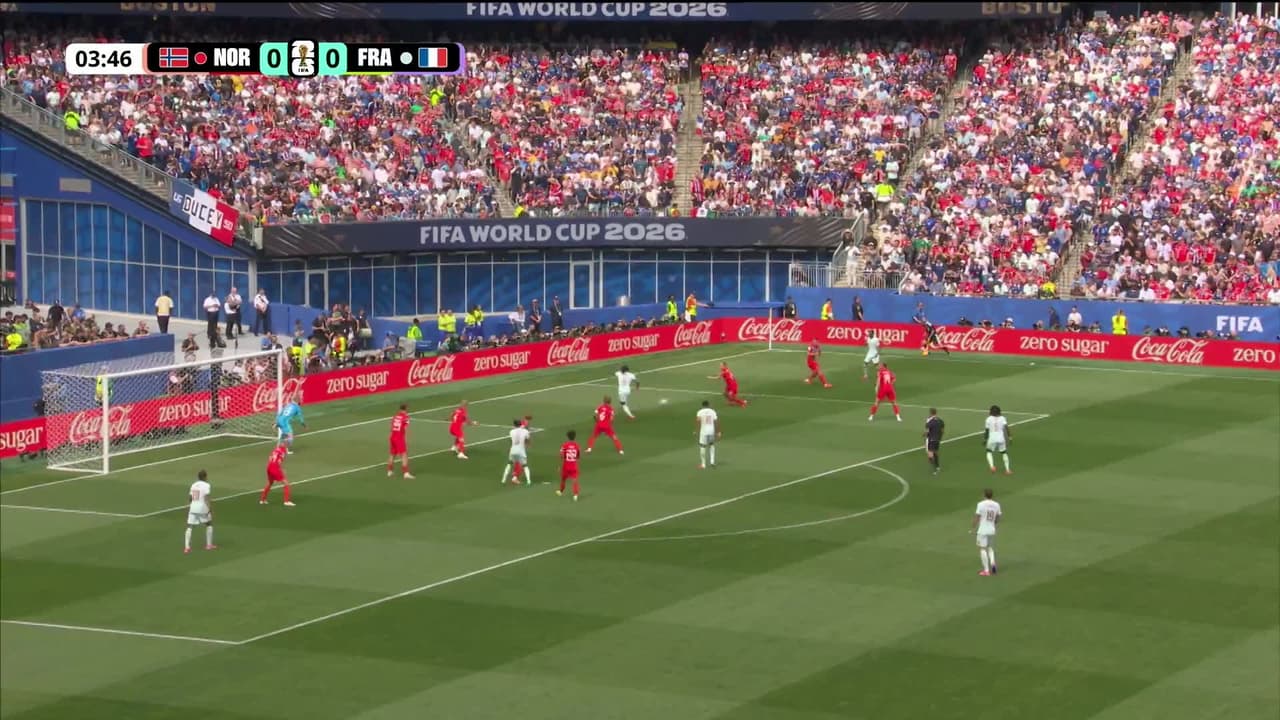 ¡TIRO ATAJADO! disparo por Manu Koné.