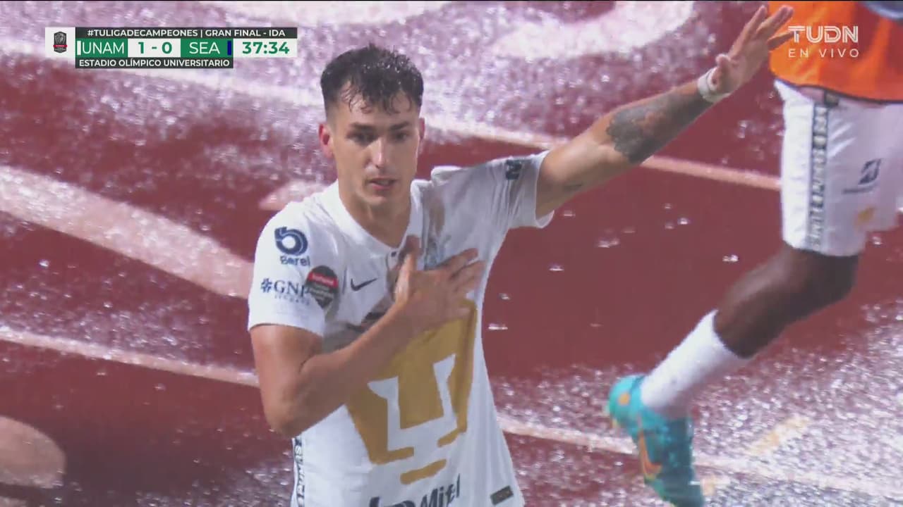 ¡Estalla CU! Dinenno falla penalti, lo repiten, anota y marca el 1-0