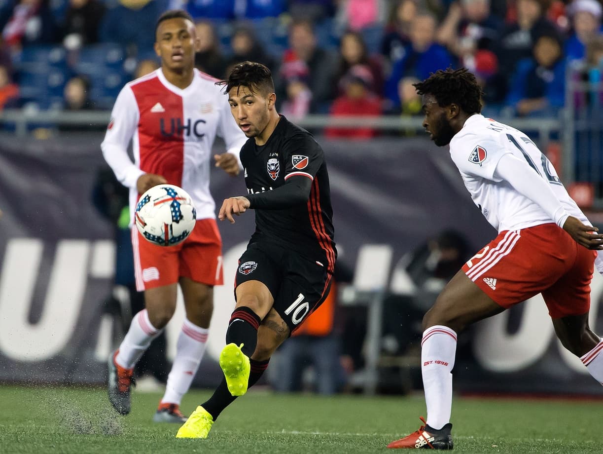 Luciano Acosta, de D.C. United, ante New England Revolution