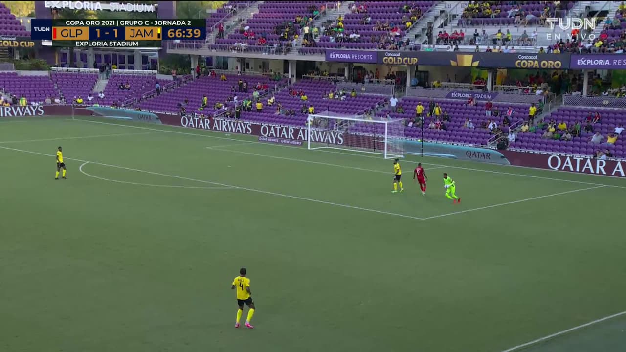 ¡TIRO ATAJADO! disparo por Leon Bailey.