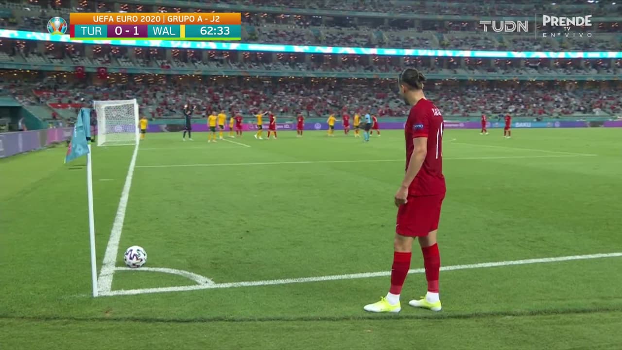 ¡TIRO ATAJADO! disparo por Kaan Ayhan.