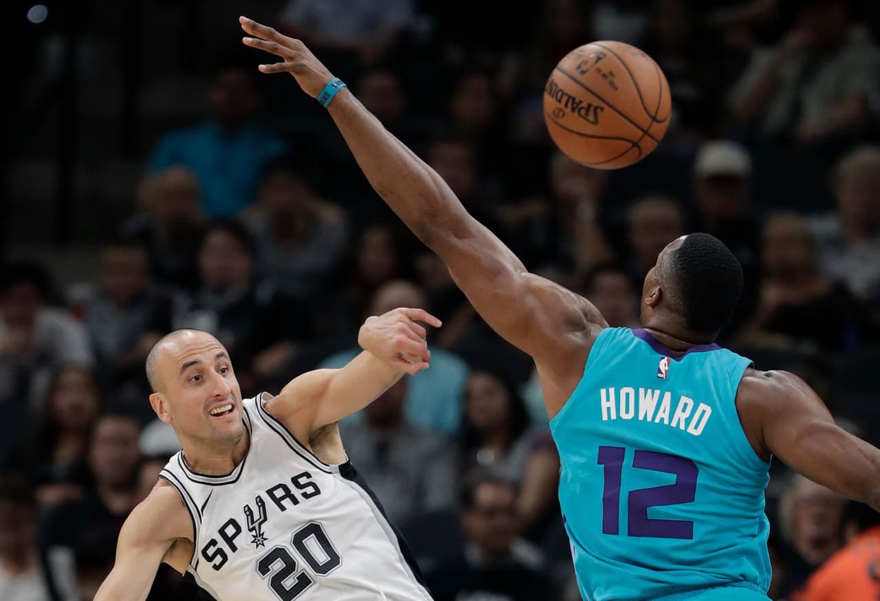 Ginobili jugó su partido 1000 en temporada regular en el triunfo de los San Antonio Spurs por 108-101 sobre Charlotte Hornets.