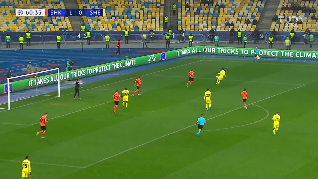 ¡TIRO ATAJADO! disparo por Sébastien Thill.