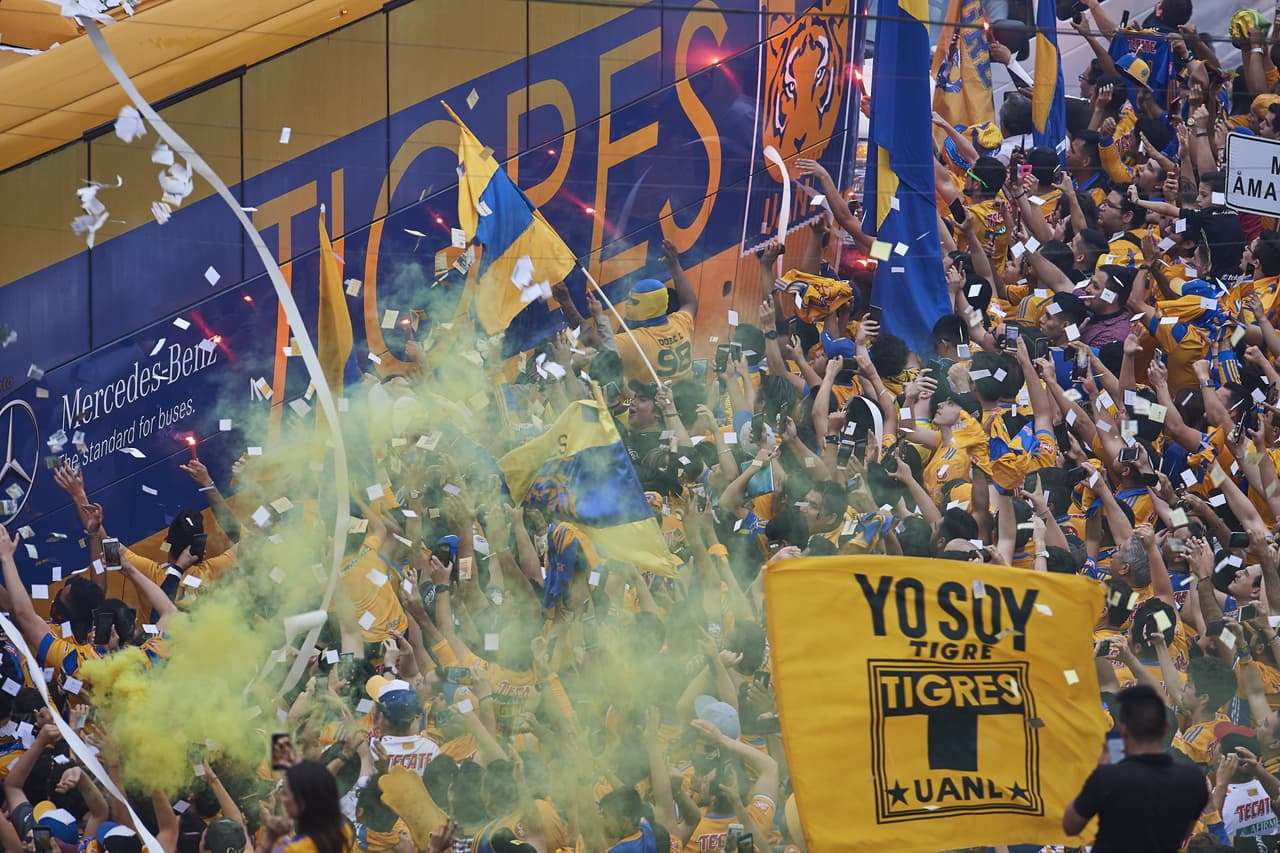 ¡Vaya manera de apoyar! Con este cálido recibimiento de sus aficionados, Tigres deba salir como una fiera para la Ida de la Final de la Liga Campeones de la Concacaf. Echen un vistazo al respaldo.