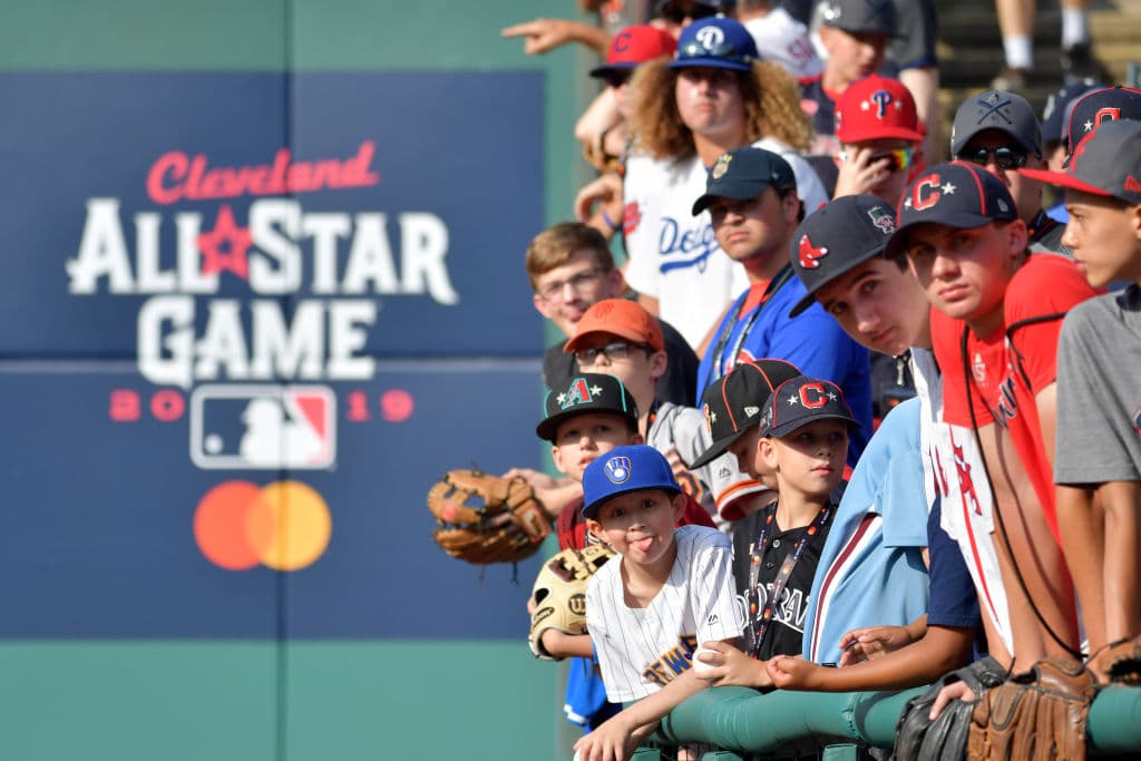 La ilusión de los jóvenes y no tan jóvenes de poder regresar a casa con un souvenir, ya sea en forma de pelota, foto o autógrafo. Las miradas expectantes lo dicen tod.