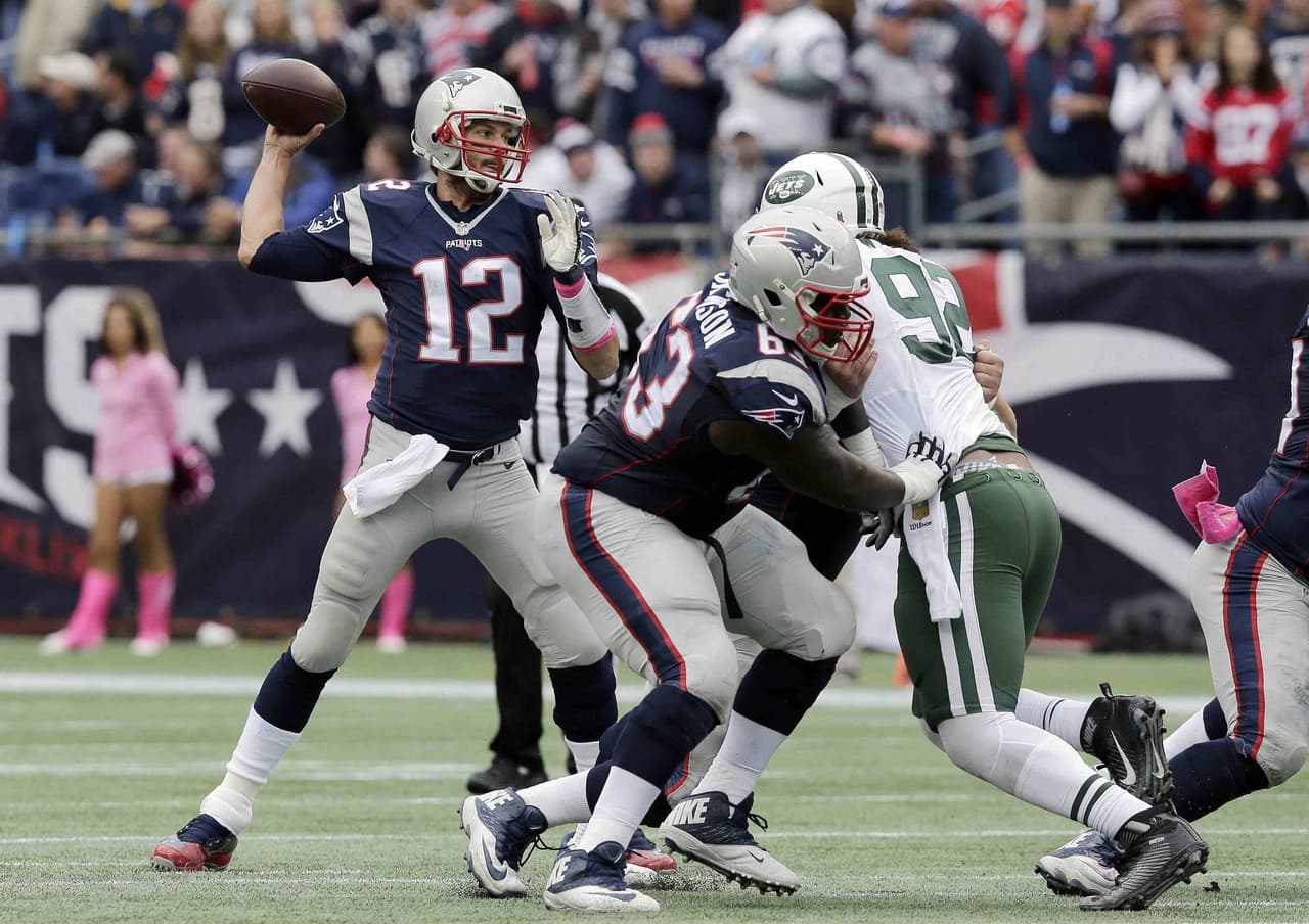 3. TOM BRADY - Tuvo un espectacular último cuarto completando 13 de 16 para 135 yardas con 2 pases de touchdown, ambos para darle la ventaja definitiva a los Patriots que mantuvieron el invicto. Al final Brady registró 355 yardas que hubieran sido más si no le sueltan 11 pases a las manos.