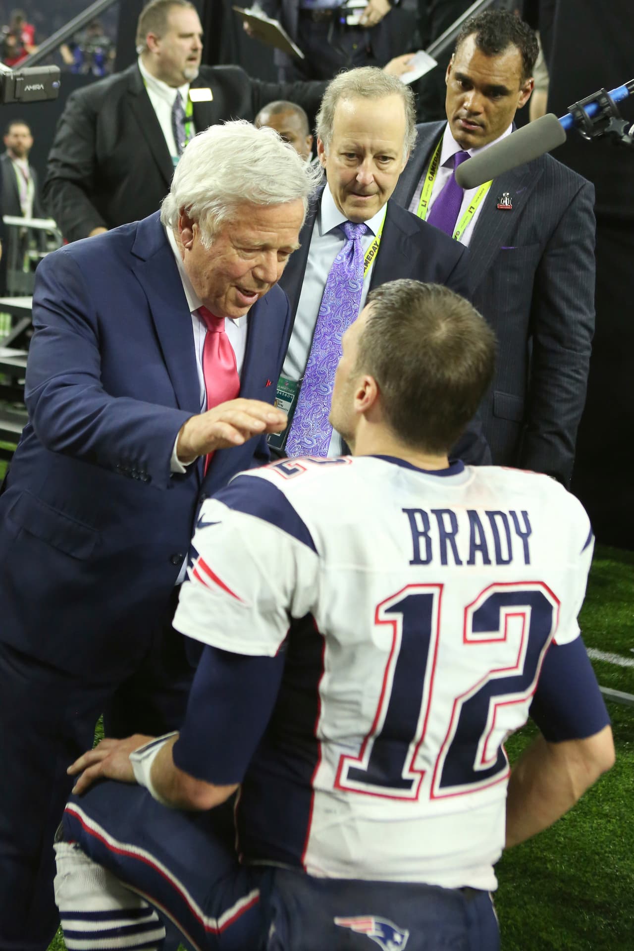 El dueño de los Patriots, Robert Kraft, también tuvo palabras de felicitación para su consentido en el equipo.