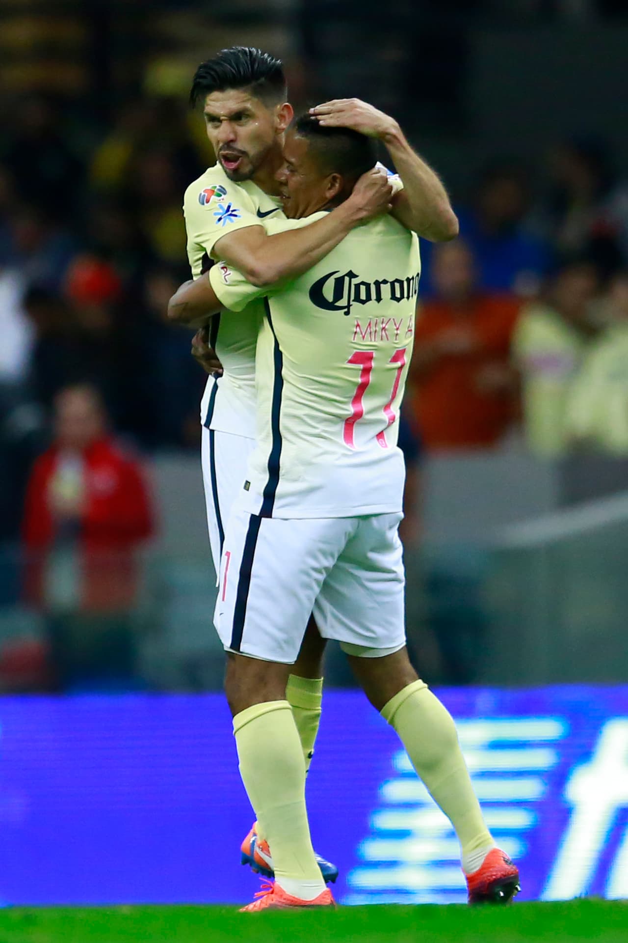 Arroyo hizo una de las suyas para anotar su gol: una bicicleta, enganche hacia la izquierda y la definición al primer poste. Un gol que sirvió como respiro.
