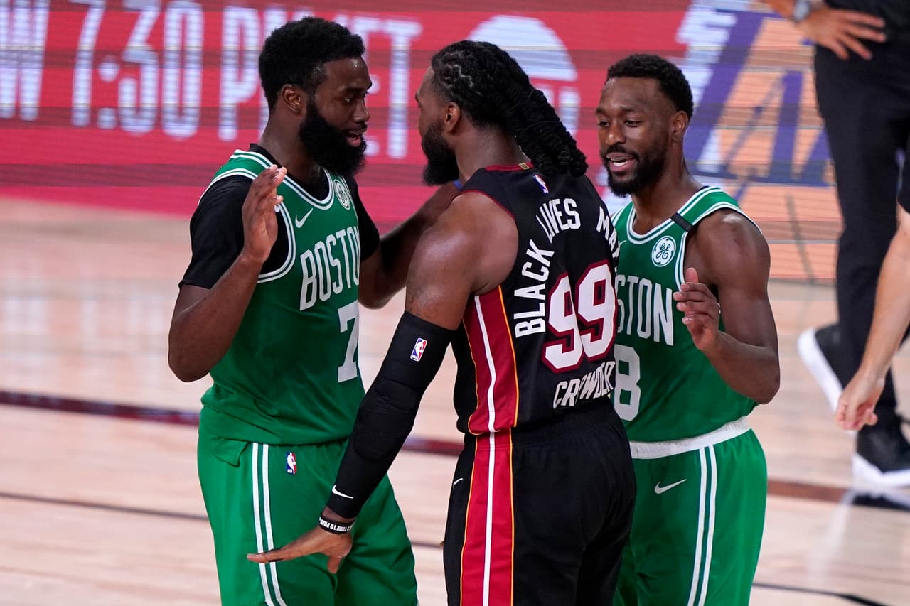 Los Boston Celtics ganan 117-106 y ponen la serie 2-1 | Borraron en tres cuartos al Miami Heat y se ponen a un juego de igualar la Final de Conferencia. | Bam Adebayo, Jaylen Brown y Jayson Tatum fueron los máximos anotadores del partido.