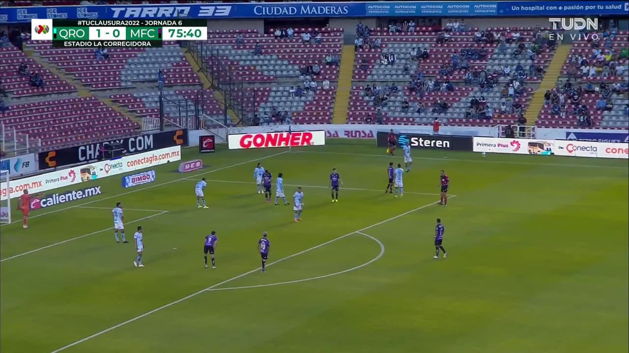 ¡TIRO ATAJADO! disparo por Marco Fabián.