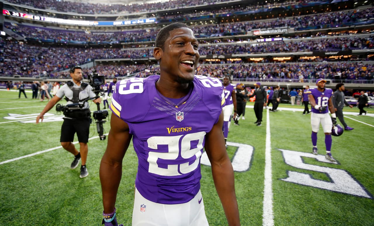 Vikings renuevan a Xavier Rhodes por $70 millones 