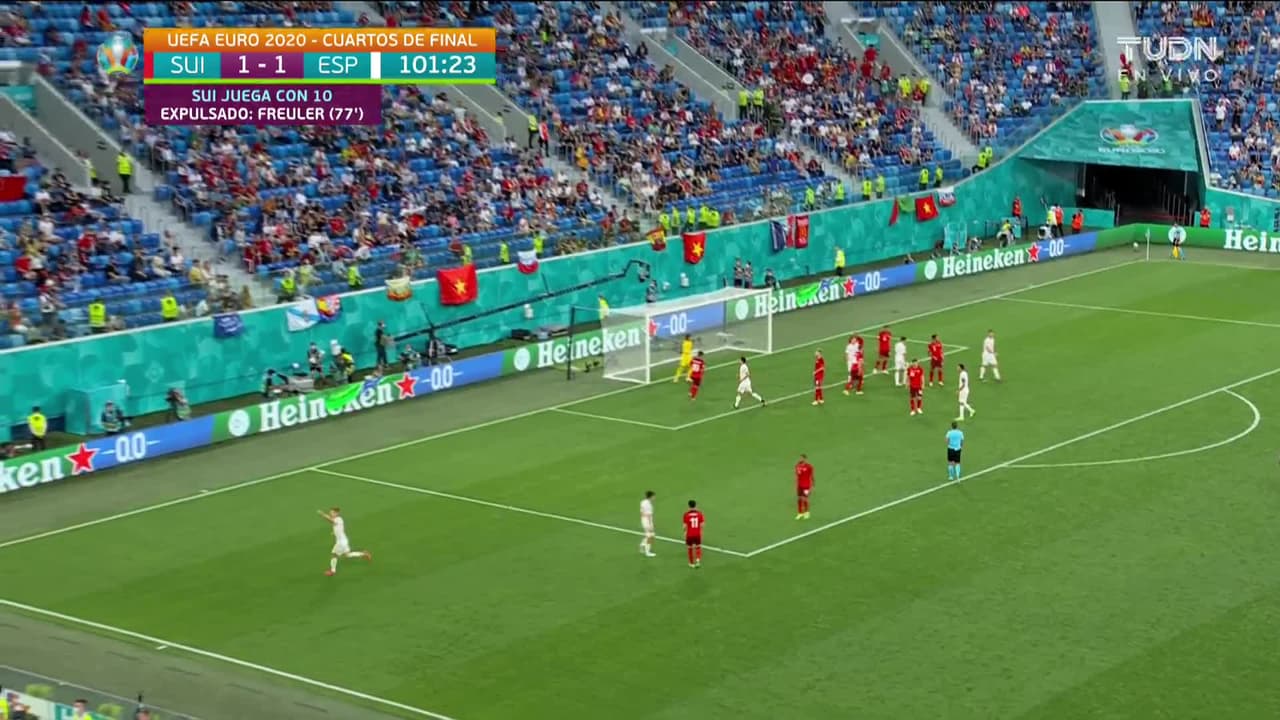 ¡TIRO ATAJADO! disparo por Gerard Moreno Balagueró.