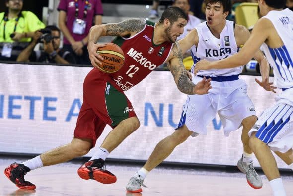 Héctor Hernández fue el mejor anotador de los mexicanos con 16 unidades repartidas entre triples, tiros lejanos y coladas.