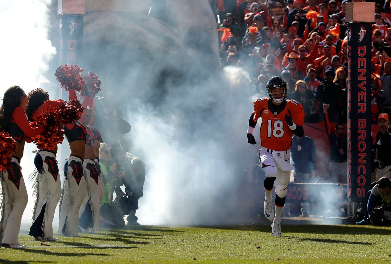 Resonó el recinto de Denver a la entrada del estelar QB Peyton Manning.