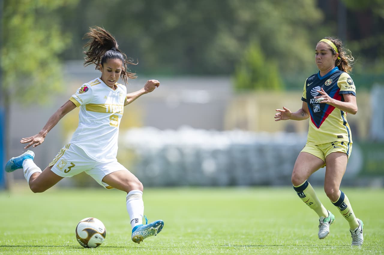 La jugadoras del América no pueden meter ni las manos y las regias se encargan de golear 0-4 al conjunto capitalino.