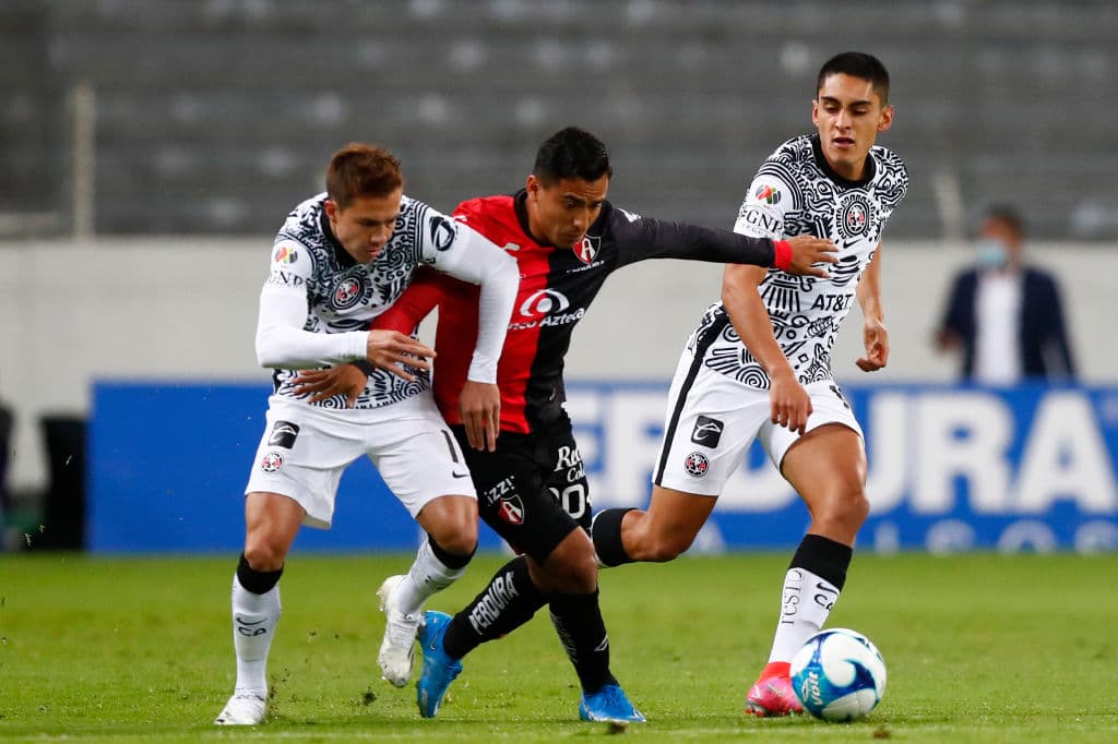 Tras la expulsión de Angulo (26’), los rojinegros jugaron con 10 hombres gran parte del cotejo. Henry Martin (39’) abrió el marcador desde el manchón penal. Hacia el final del juego, apareció Richard Sánchez (90+4’) para sellar el resultado. En la J8, América recibirá al Pachuca, mientras que Atlas visitará Toluca.