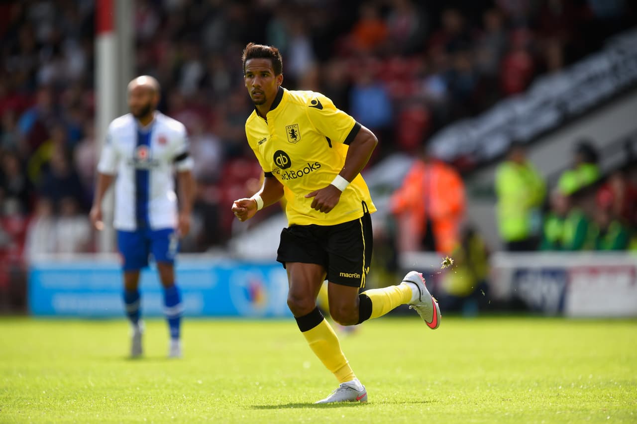 Aston Villa hizo una fuerte inversión esperando no tener que luchar por el descenso la temporada que viene por ello compraron a elementos experimentados como Scott Sinclair, Micah Richards Idrissa Gueye y Jordan Ayew.