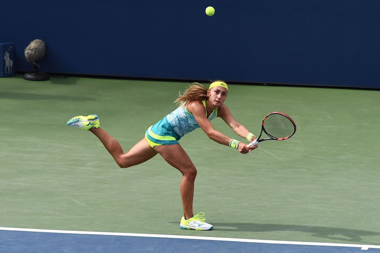 Aleksandra Krunic dio una de las sorpresas de la jornada al remontar y vencer 4-6, 6-3, 6-4 a la británica Johana Konta.