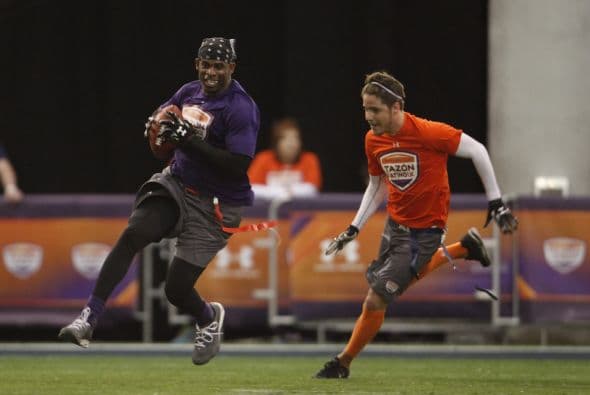 La Conferencia Nacional se impuso a la Conferencia Americana en el Tazón Latino IX y Hristo Stoichkov, para sorpresa de todos, fue reconocido como el MVP del juego, disfruta aquí de las mejores imágenes (Foto: Mario Castillo).