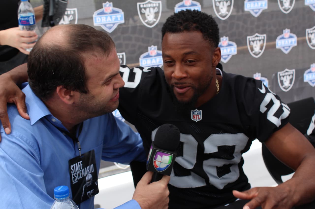 Te invitamos a disfrutar de las mejores imágenes de la visita de los Raiders al 'Coloso de Santa Ursula' promocionando el juego del próximo 21 de noviembre ante los Houston Texans.