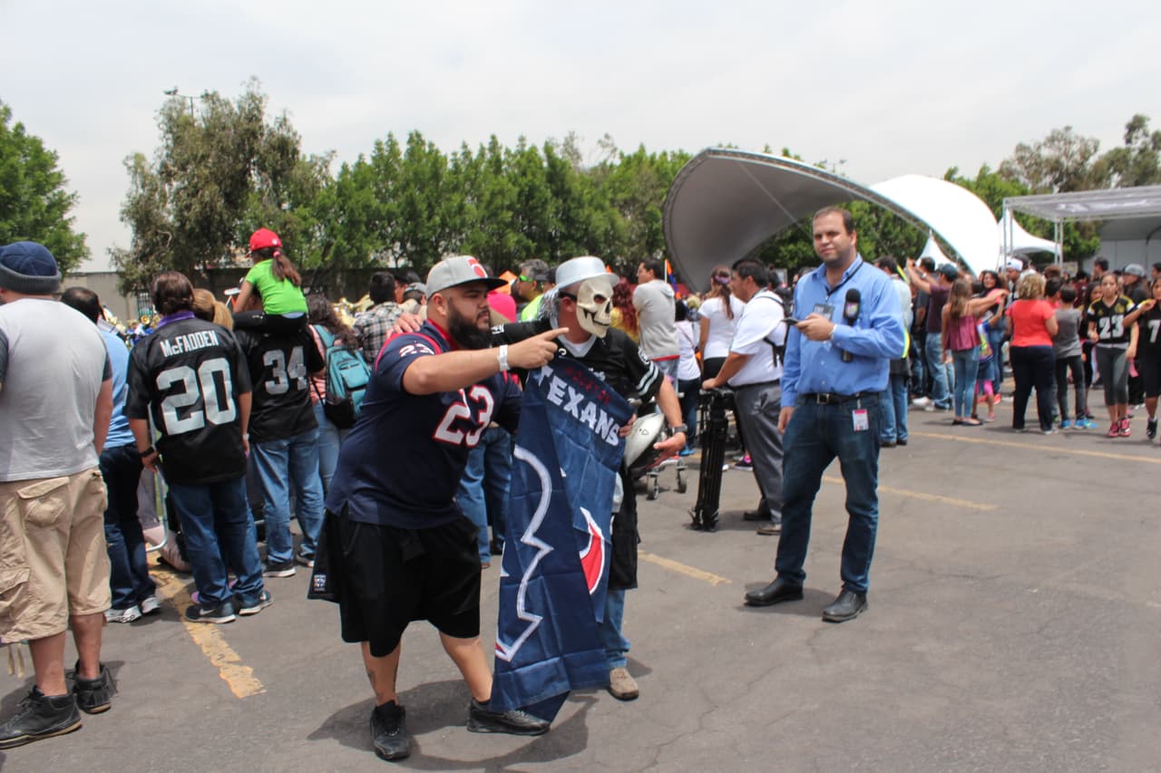Te invitamos a disfrutar de las mejores imágenes de la visita de los Raiders al 'Coloso de Santa Ursula' promocionando el juego del próximo 21 de noviembre ante los Houston Texans.
