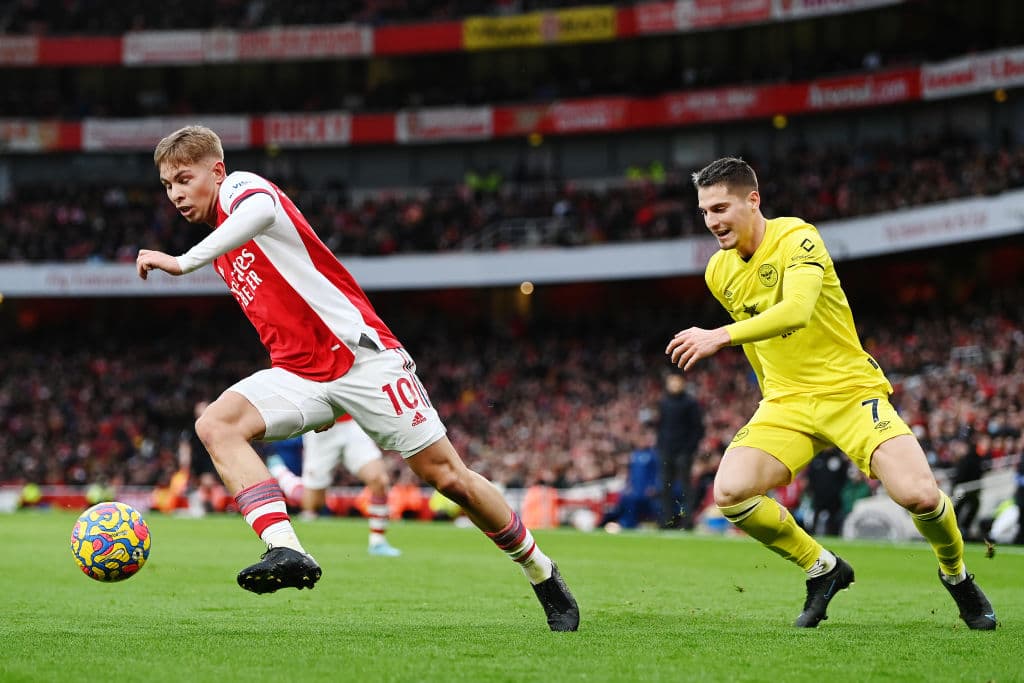 Arsenal se quita la espina del prtido pasado y vencen 2-1 al Brentford, Chelsea sufre de más, pero logra vebncer 0-1 al Crystal Palace, Liverpool no sufre en casa y vencen 3-1 al Norwich City y el Manchester City logra empatar el encuentro en dos ocasiones, pero Harry Kane aparece al 90+5 para poner el 2-3 definitivo a favor del Tottenham.